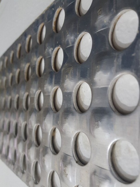 Distribuidor de chapa de alumínio xadrez